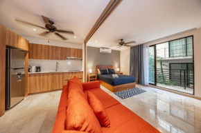 Lux Studio with Rooftop Pool Gym Private Balcony
